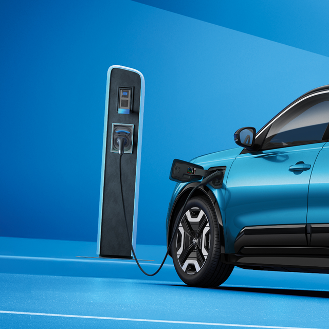 Chargeur et prise sur la toute nouvelle Nissan MICRA - Voiture électrique urbaine