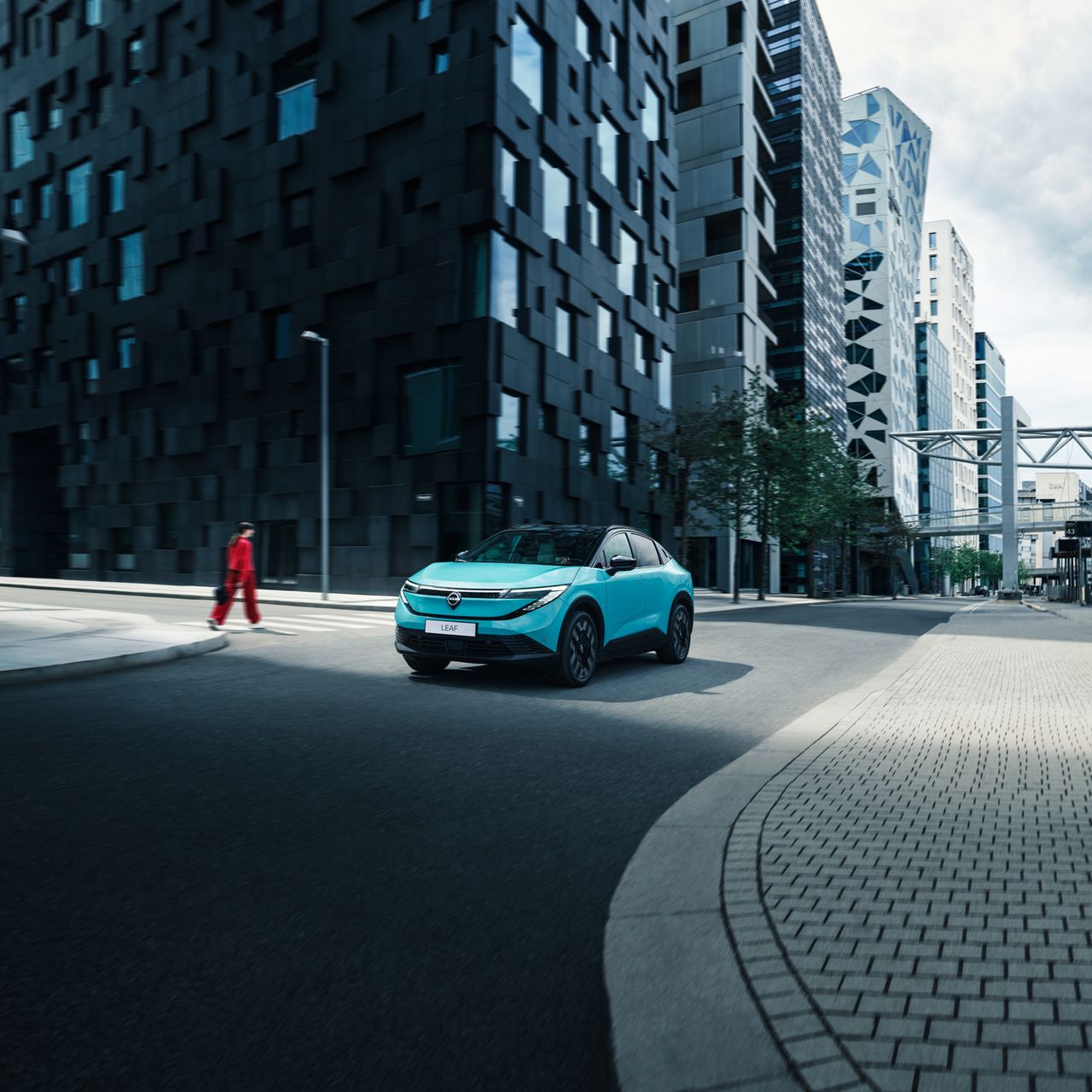 Nissan Leaf elektrische gezinsauto in de stad