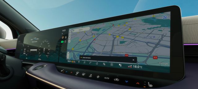 Infotainment touchscreen met navigatiekaart