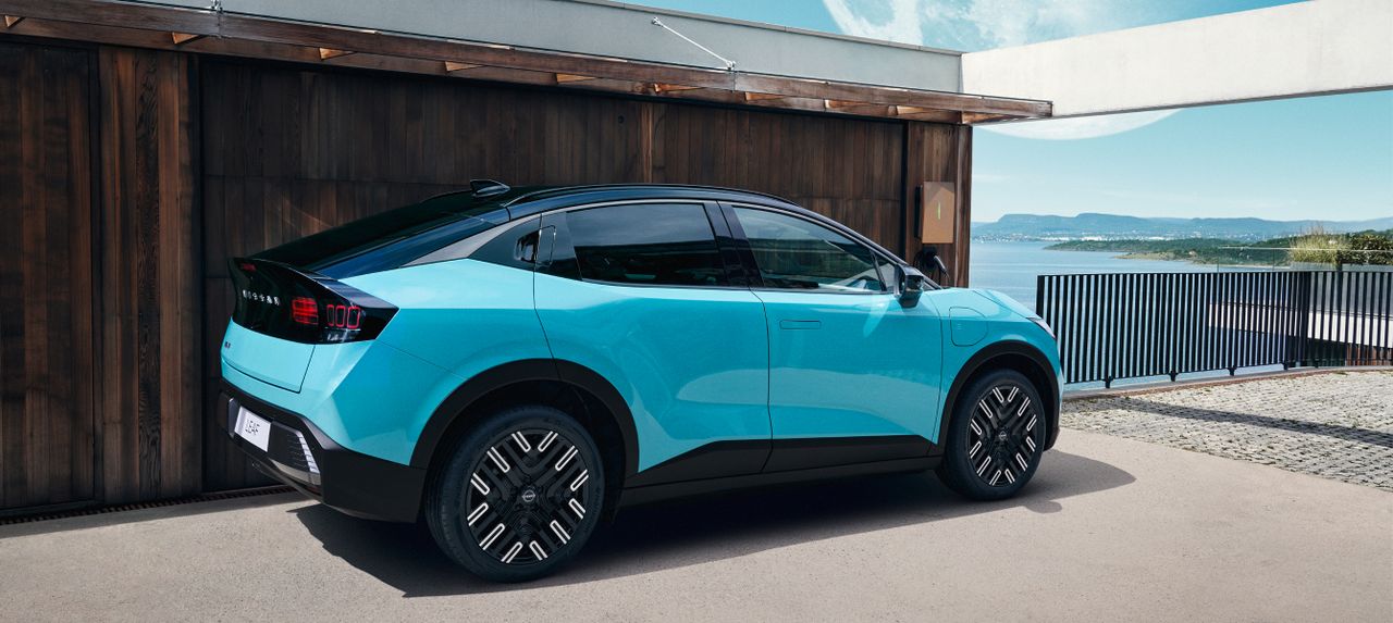 Nissan Leaf elektrische gezinsauto 3/4 vooraanzicht