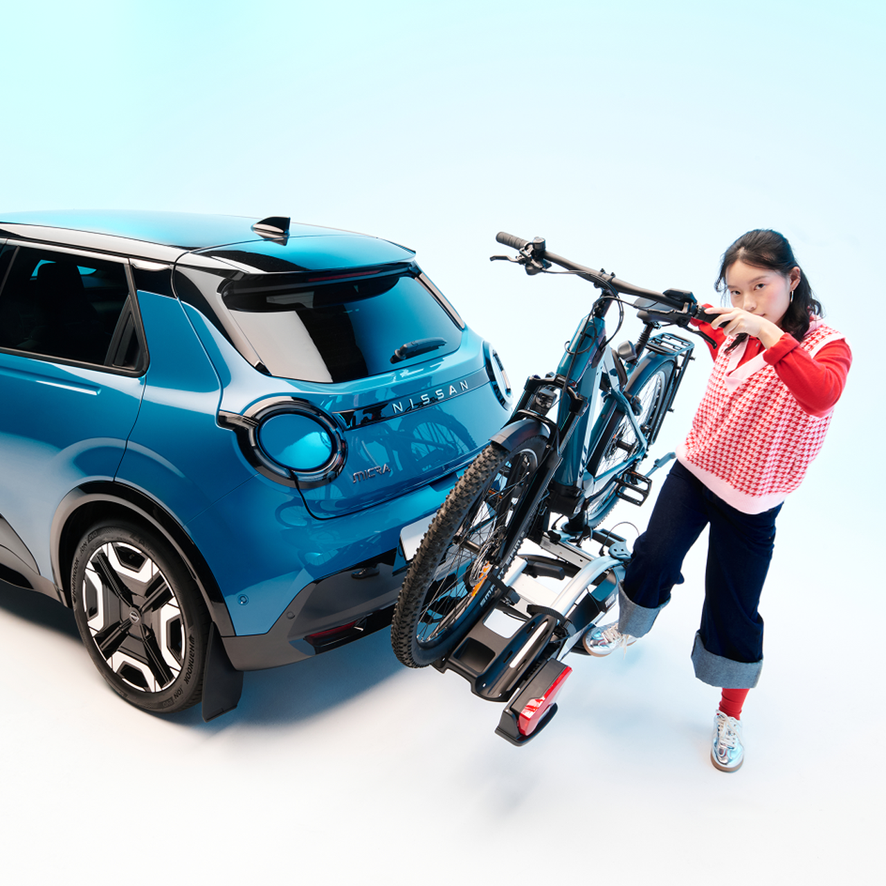 Slitstark cykelhållare för Nissan MICRA, perfekt för utomhusäventyr och cykelresor.